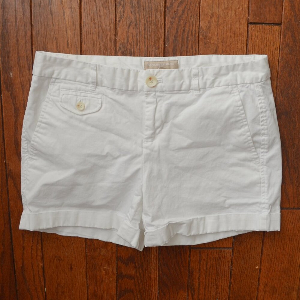 Women's Banana Republic Mid-Rise White Shorts Size 4